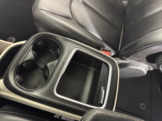 Used 2023 Chrysler Pacifica Touring-L image 38