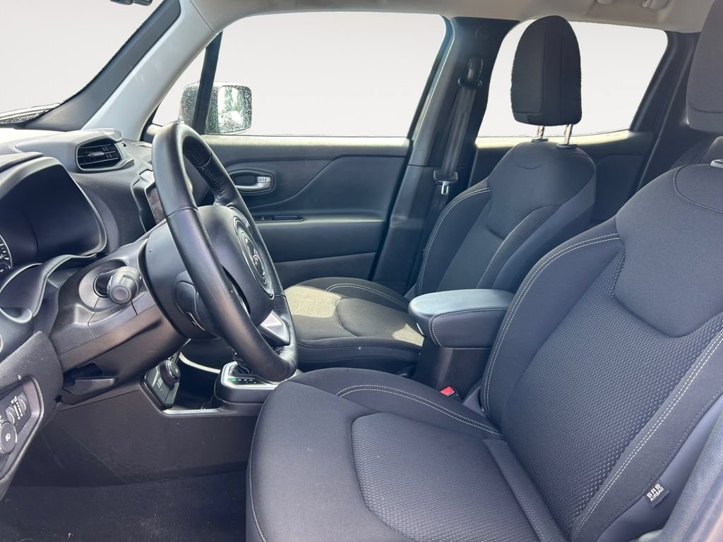 Used 2023 Jeep Renegade Latitude w/ Premium Group AWD/4WD image 9
