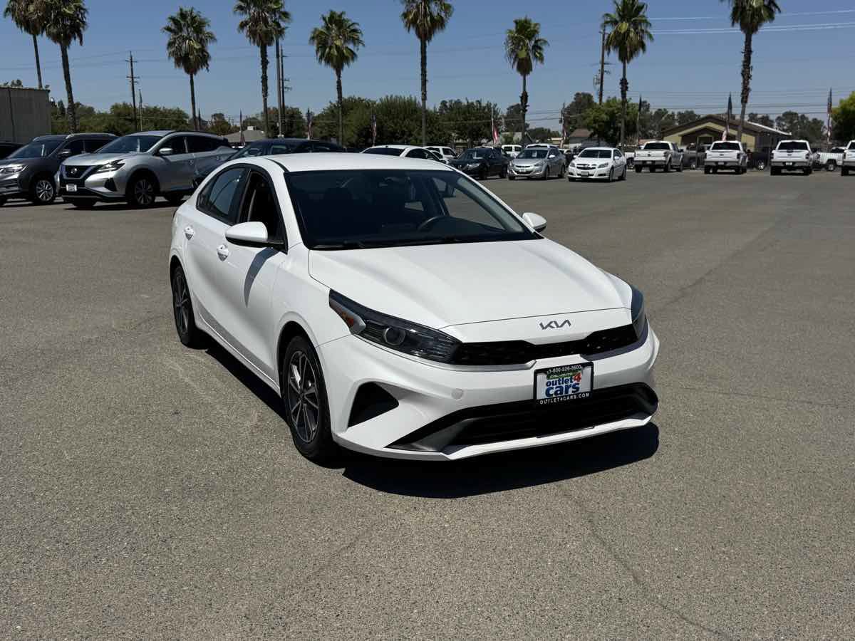 Used 2022 Kia Forte LXS FWD image 3