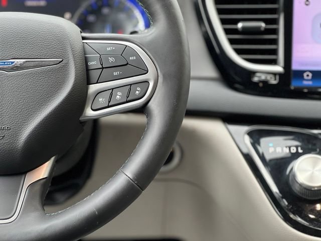 Used 2021 Chrysler Pacifica Touring-L FWD image 31