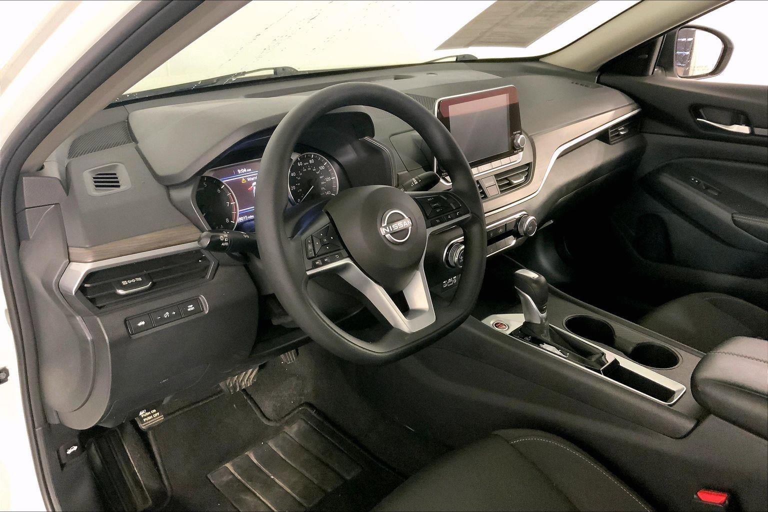 Used 2025 Nissan Altima 2.5 SV image 14
