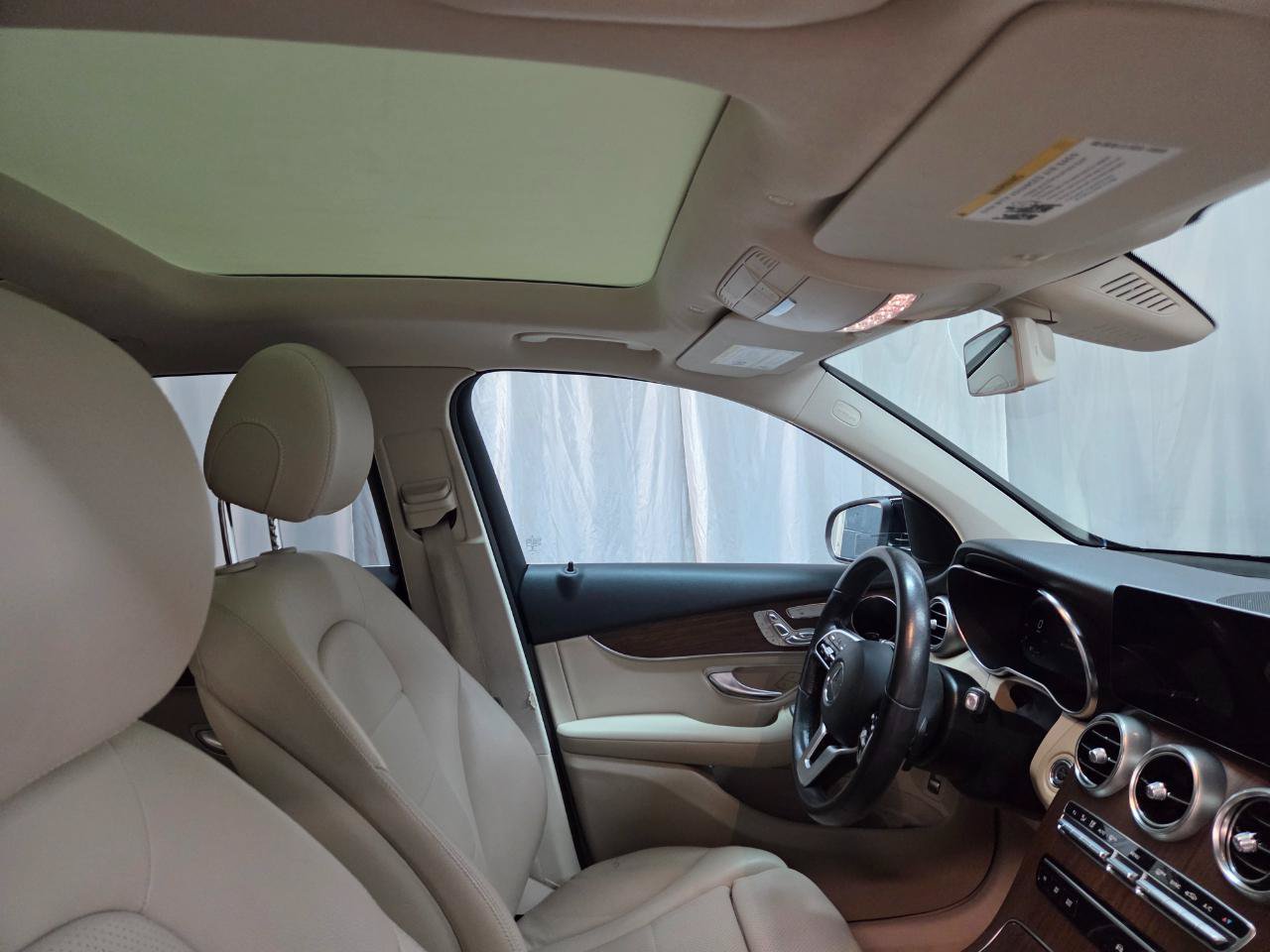 Used 2020 Mercedes-Benz GLC 300 4MATIC w/ Parking Assistance Package image 23