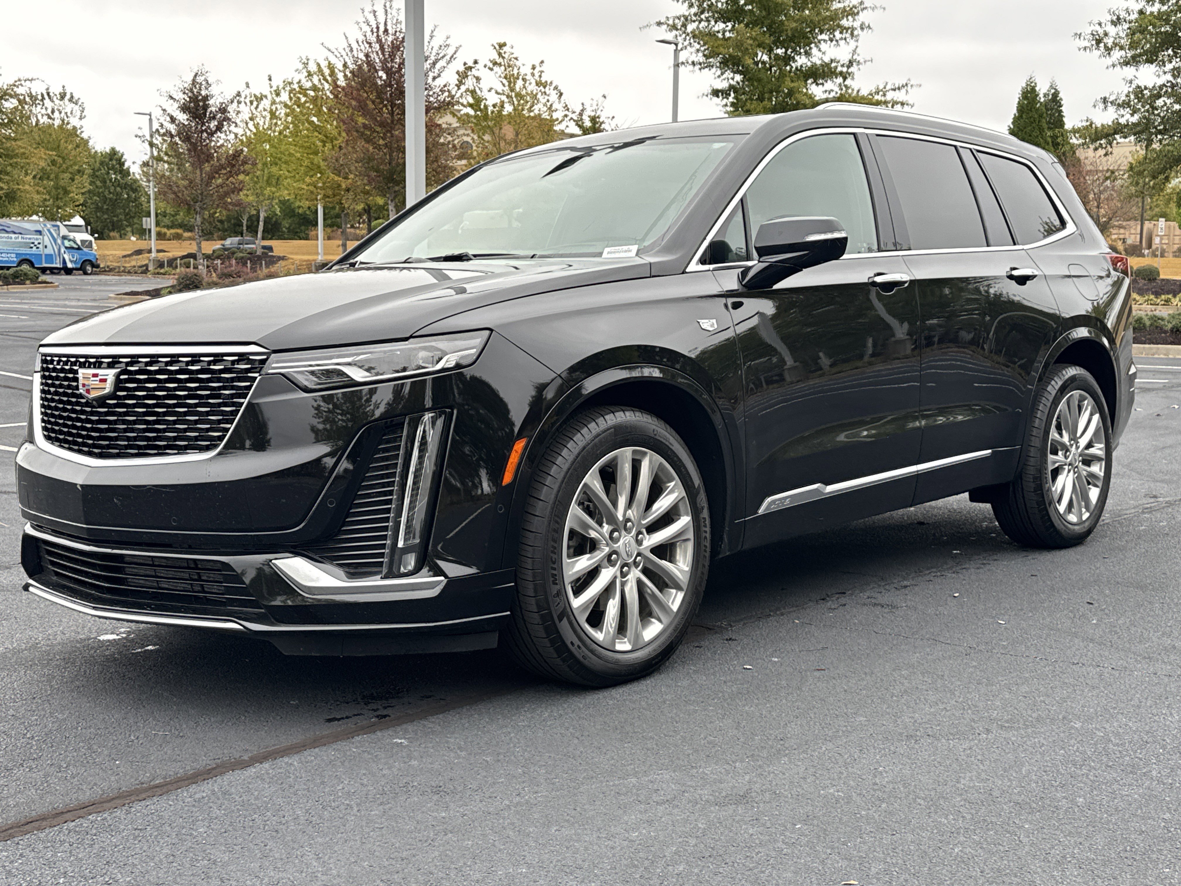 Used 2025 Cadillac XT6 Premium Luxury w/ Technology Package image 5