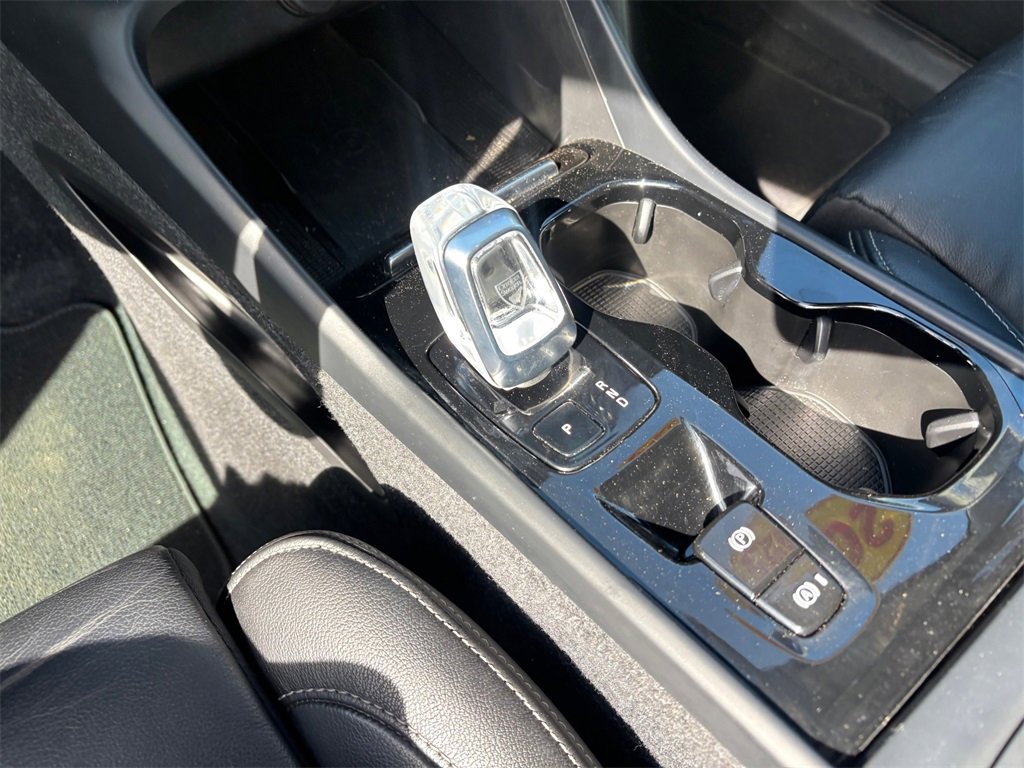 Used 2023 Volvo XC40 B5 Plus w/ Protection Package Premier image 15