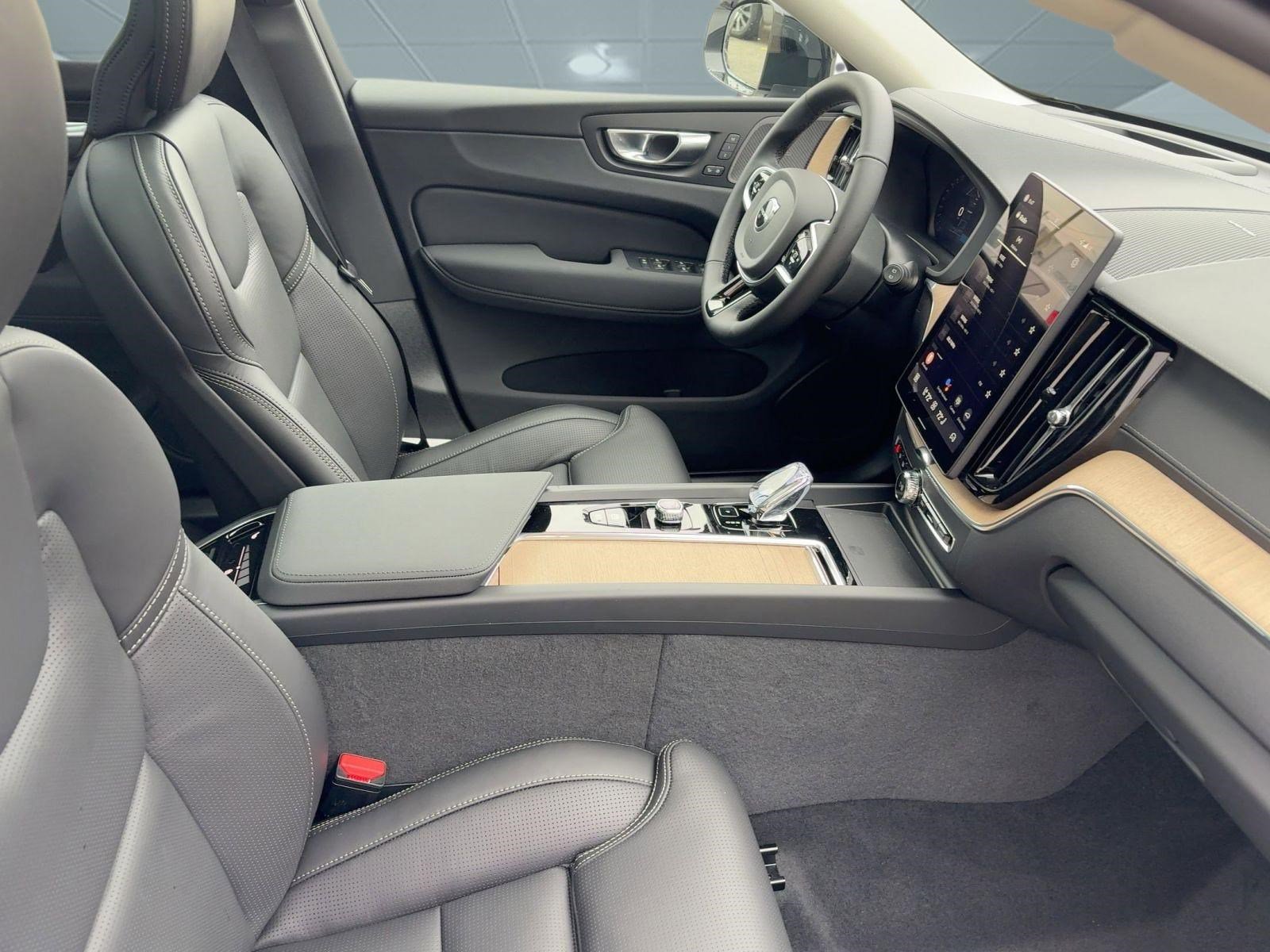 New 2026 Volvo XC60 B5 Ultra w/ Climate Package image 29