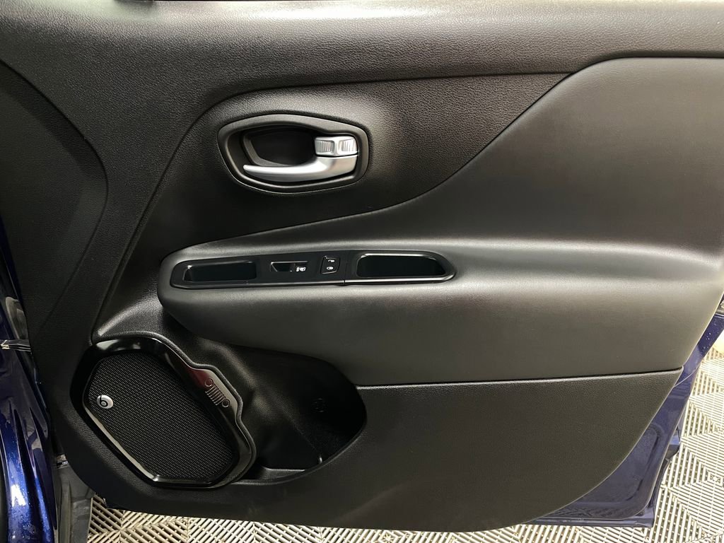Used 2018 Jeep Renegade Altitude AWD/4WD image 34