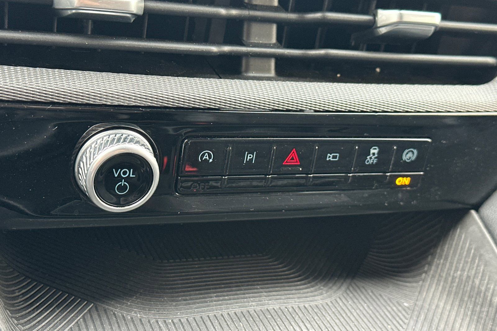 Used 2025 Ford Explorer ST-Line w/ ST-Line Street Pack image 32