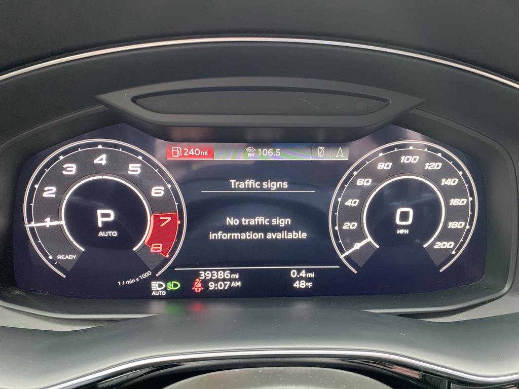 Used 2022 Audi RS Q8 w/ Carbon Optic Package image 22