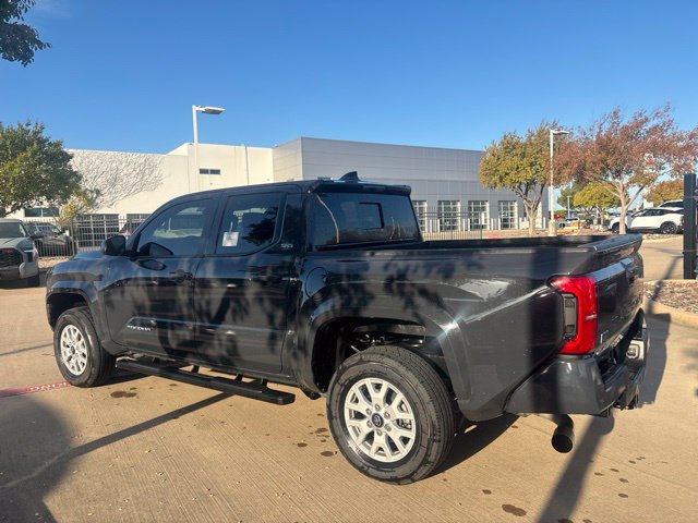 Used 2025 Toyota Tacoma SR5 w/ SR5 Upgrade Package AWD/4WD image 8