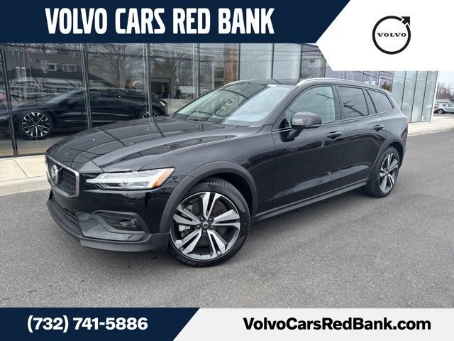 Used 2025 Volvo V60 B5 Cross Country Plus