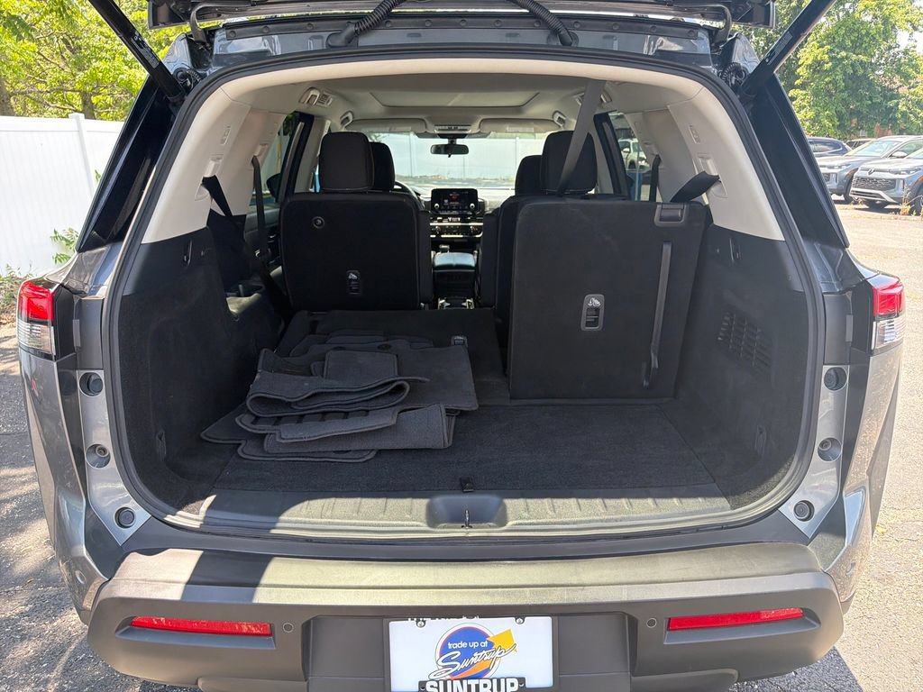 Used 2025 Nissan Pathfinder SV w/ SV Premium Package FWD image 29