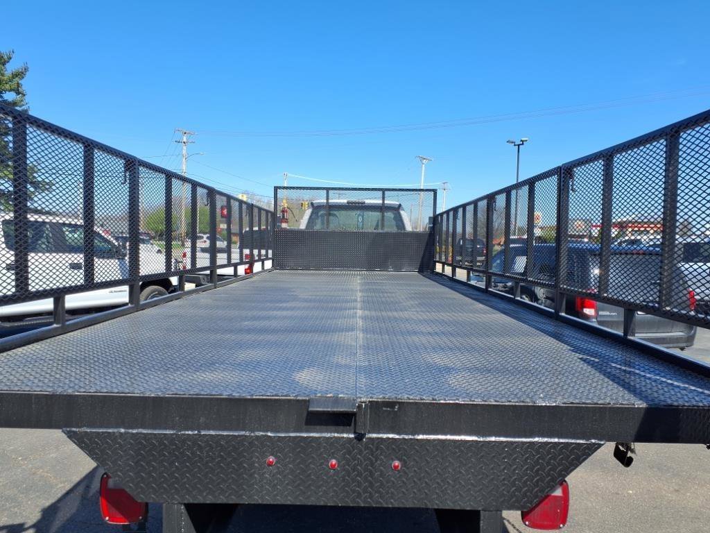 Used 2017 Ford F750 2WD Regular Cab Super Duty image 23