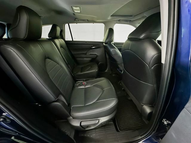 Used 2022 Toyota Highlander XLE AWD/4WD image 28
