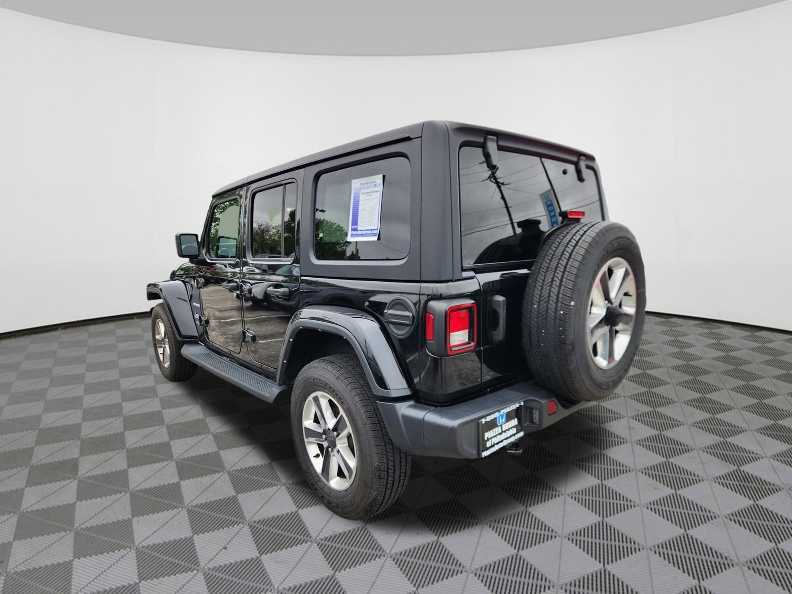 Used 2022 Jeep Wrangler Unlimited Sahara AWD/4WD image 3