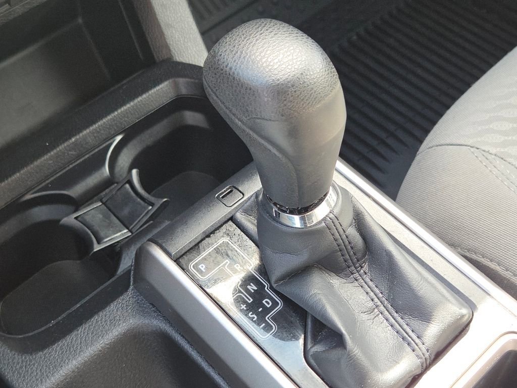 Used 2022 Toyota Tacoma SR5 w/ Technology Package image 9