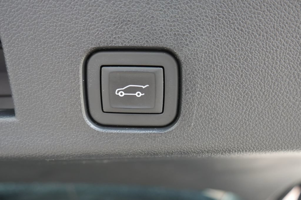 Used 2025 Chevrolet Traverse LT w/ Enhanced Driving Package AWD/4WD image 7