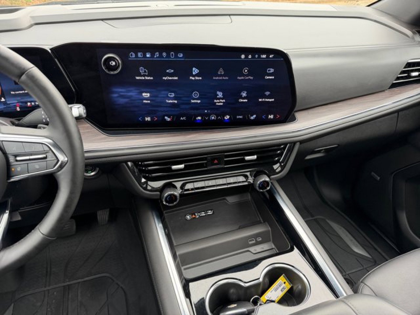 Used 2025 Chevrolet Tahoe Z71 w/ Comfort Package image 14