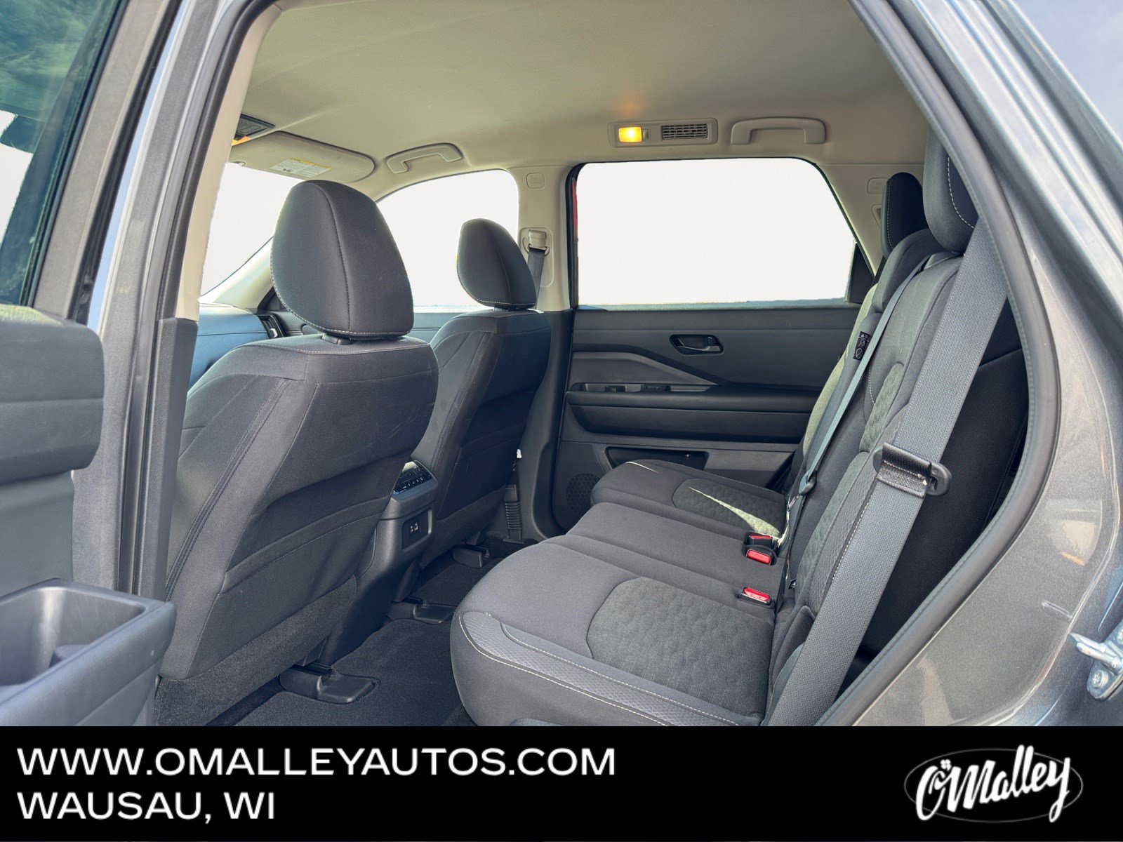 Used 2024 Nissan Pathfinder SV image 11