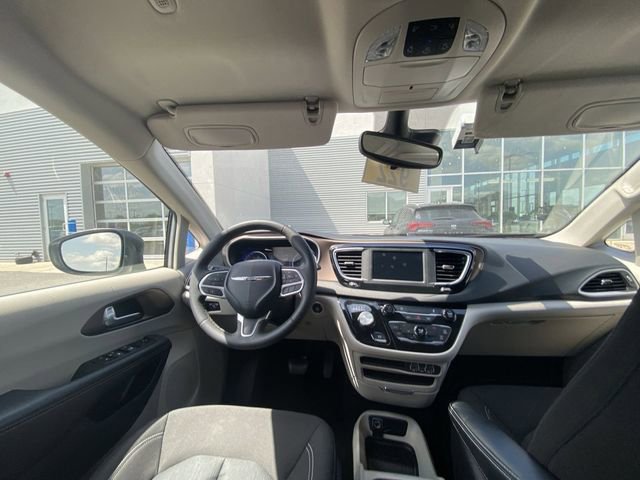 Used 2024 Chrysler Voyager LX image 5