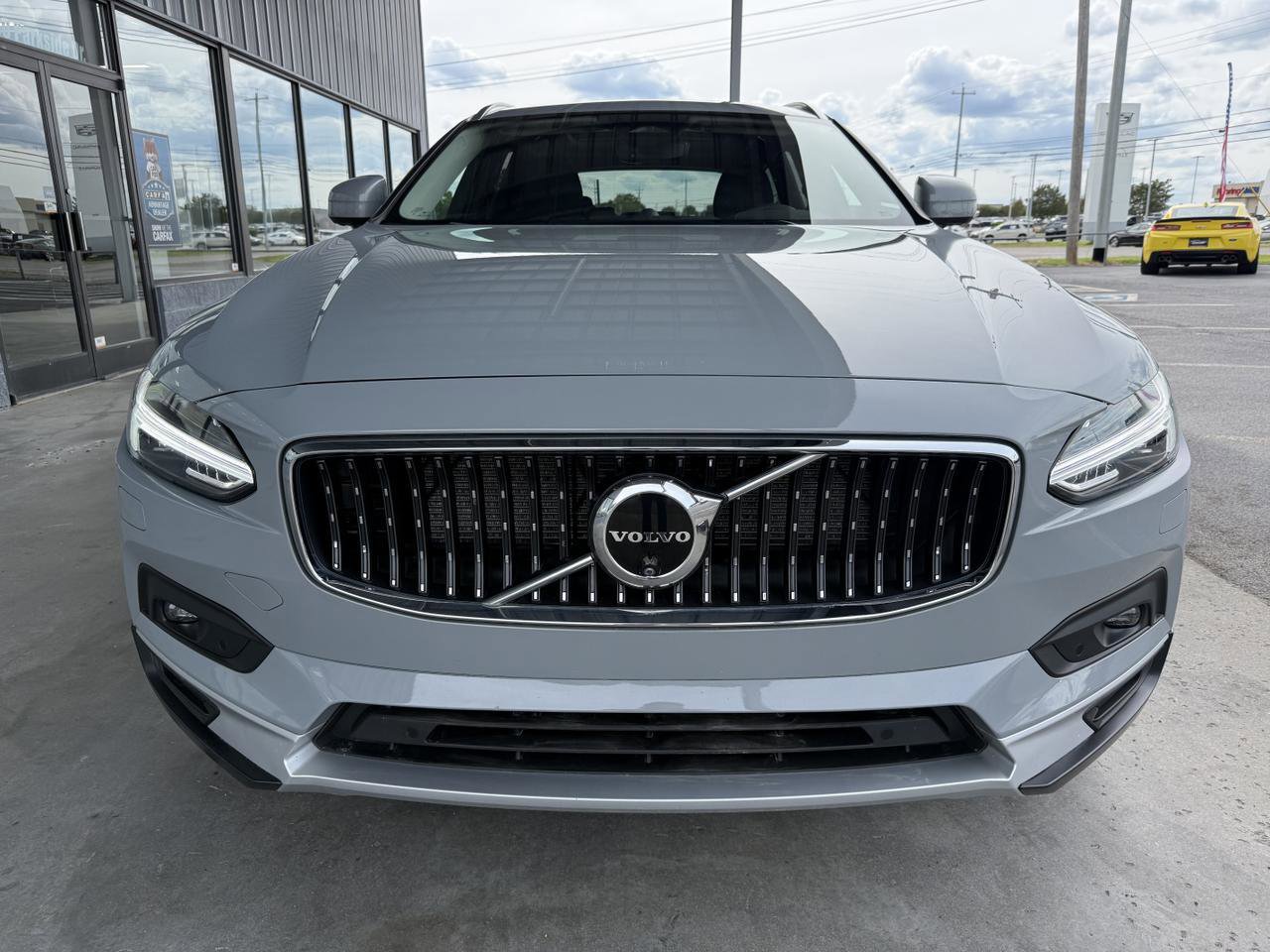 Used 2024 Volvo V90 B6 Cross Country Ultimate AWD/4WD image 2