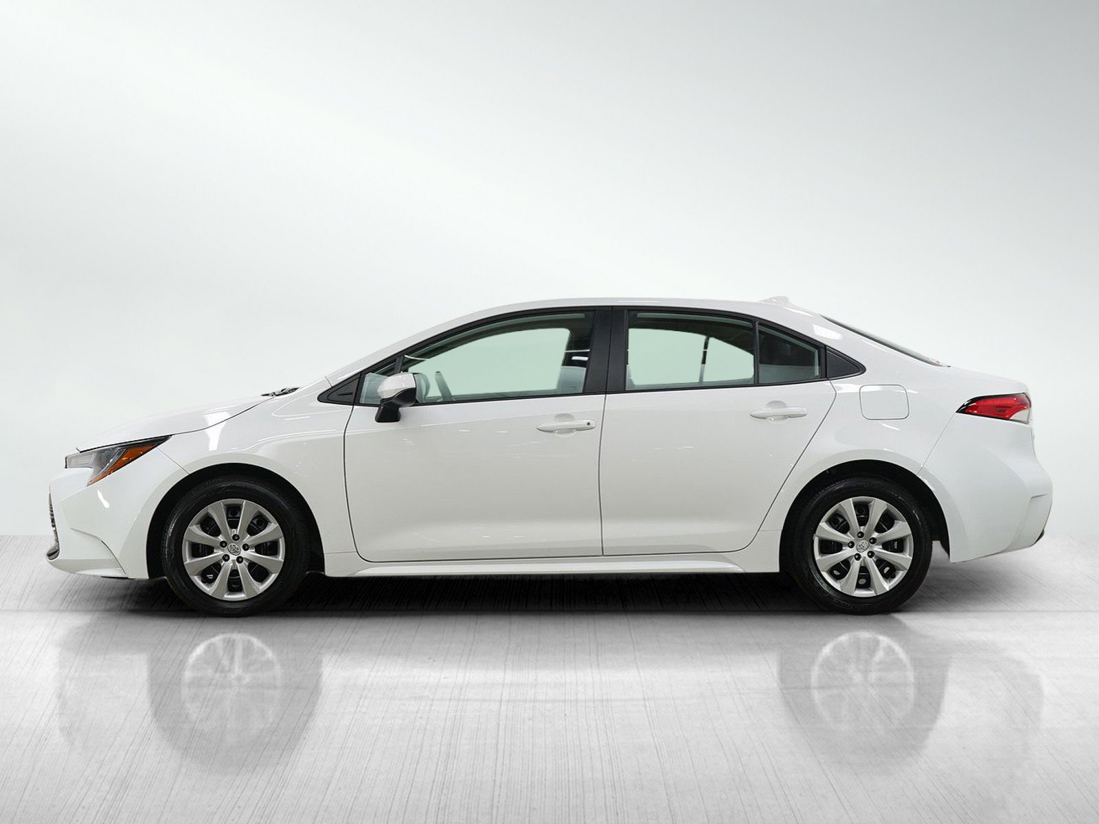 Used 2025 Toyota Corolla LE FWD image 2