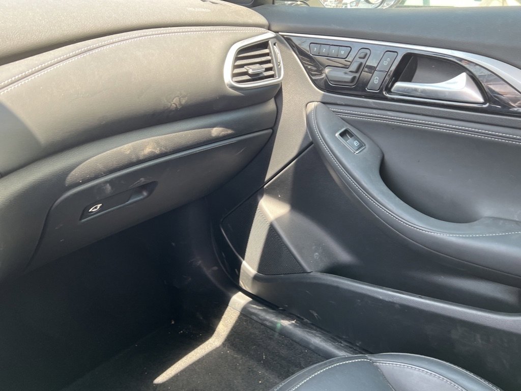 Used 2018 INFINITI QX30 Premium w/ Cargo Package image 11