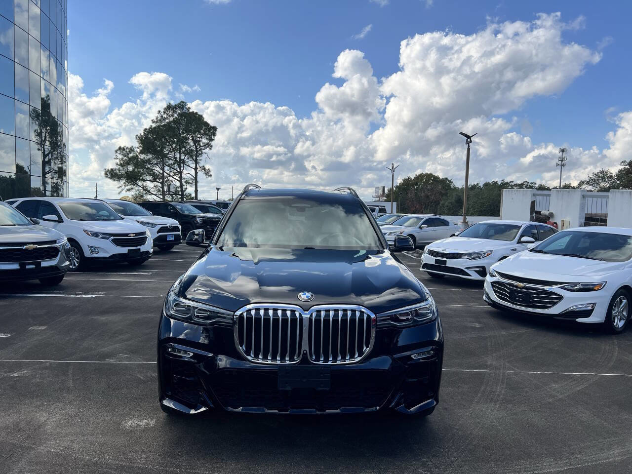 Used 2019 BMW X7 xDrive50i w/ Dynamic Handling Package image 3