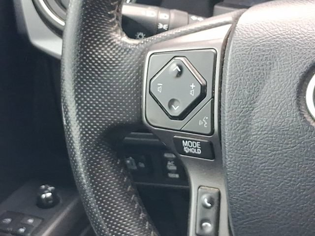 Used 2018 Toyota Tacoma TRD Off-Road AWD/4WD image 12