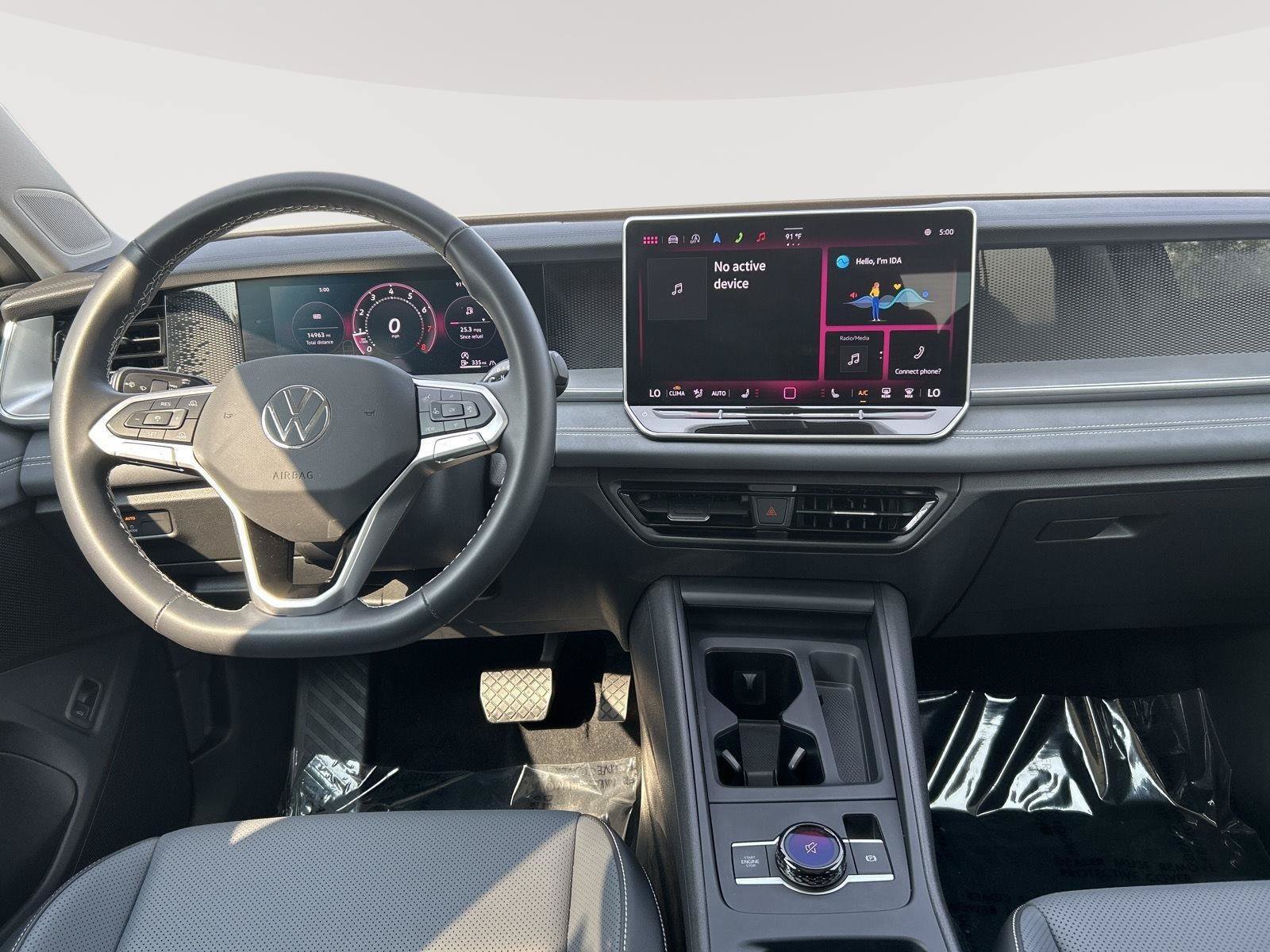 Certified 2025 Volkswagen Tiguan SE w/ Panoramic Sunroof Package AWD/4WD image 10