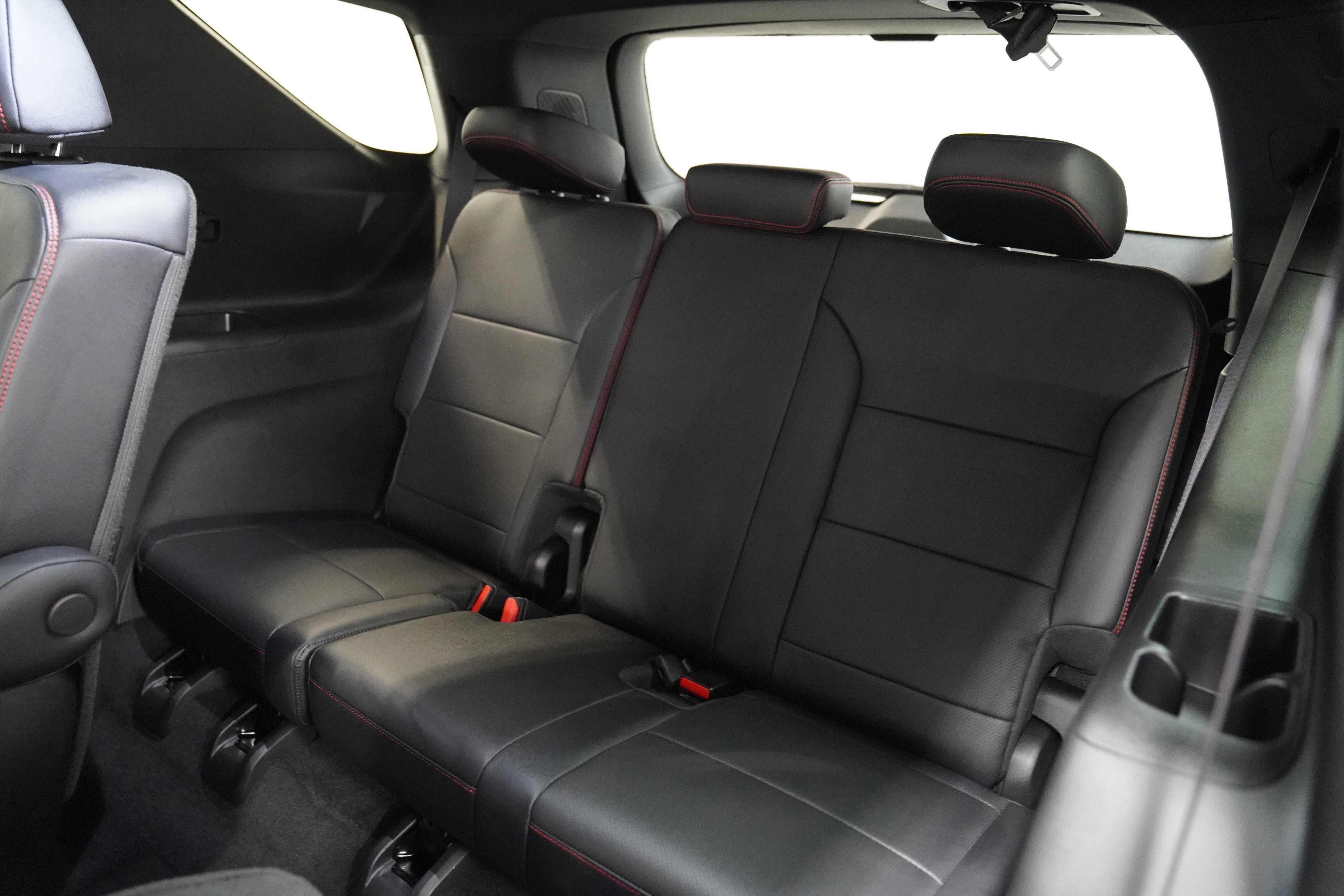 Used 2025 Chevrolet Traverse RS image 7