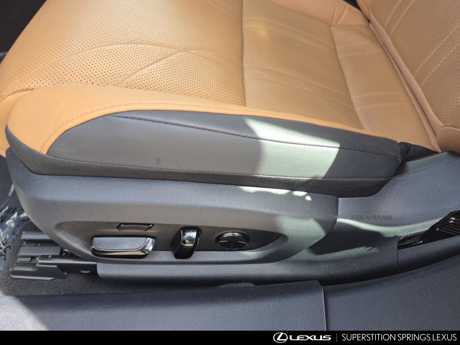 Used 2024 Lexus ES 300h w/ Accessory Package (Z2) FWD image 15