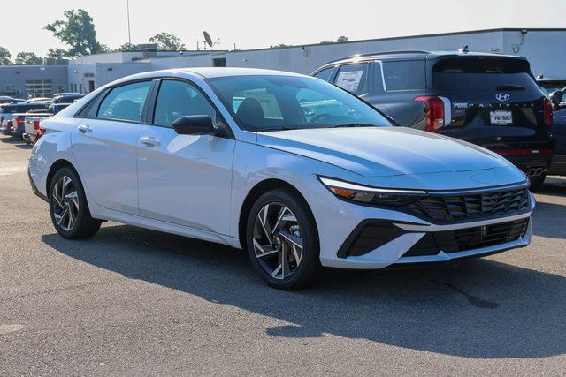 New 2025 Hyundai Elantra SEL