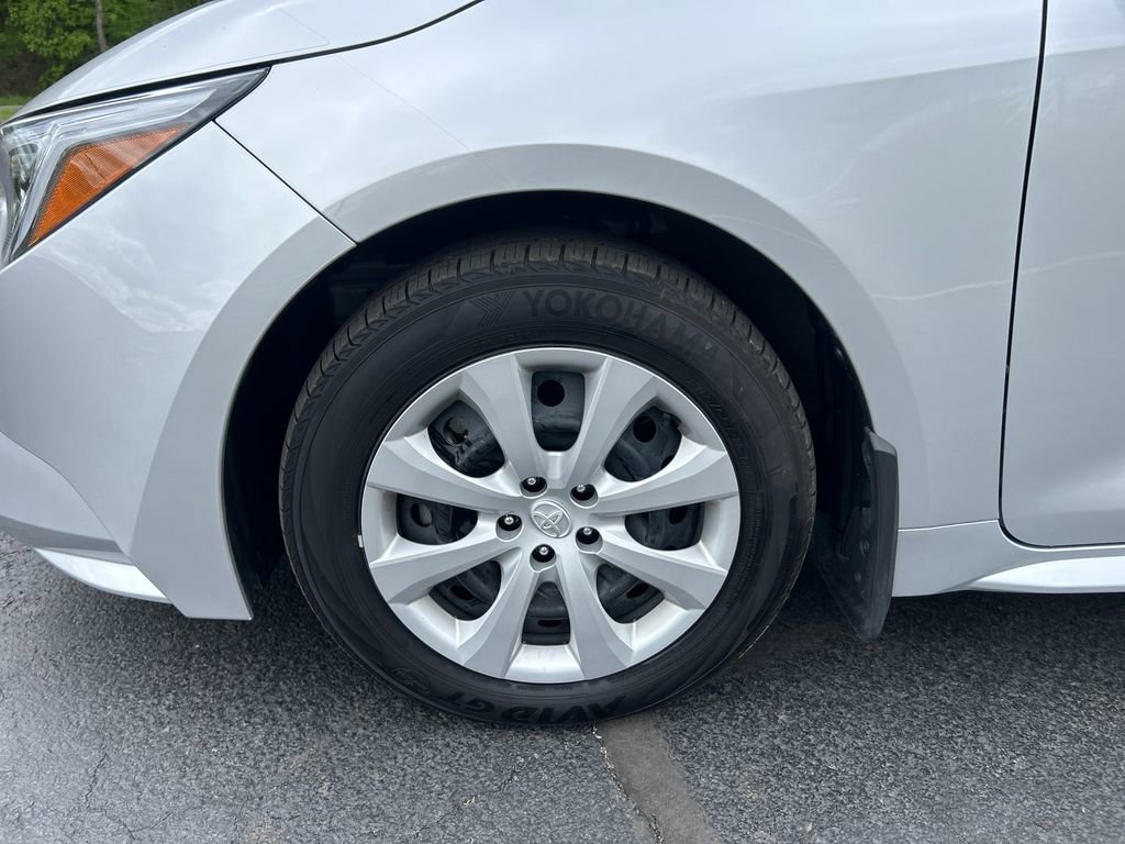 Used 2024 Toyota Corolla LE AWD/4WD image 29