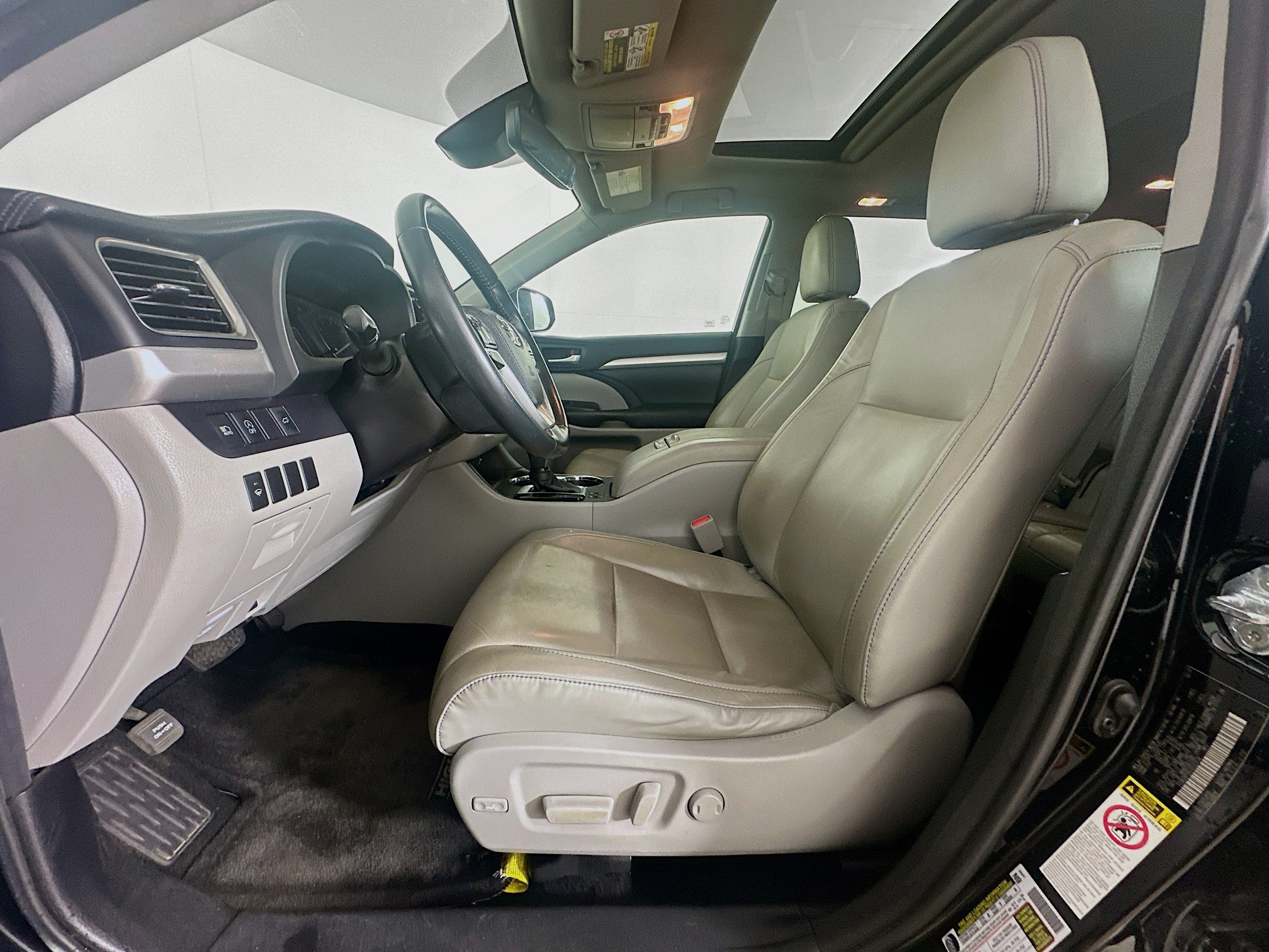 Used 2018 Toyota Highlander XLE FWD image 13