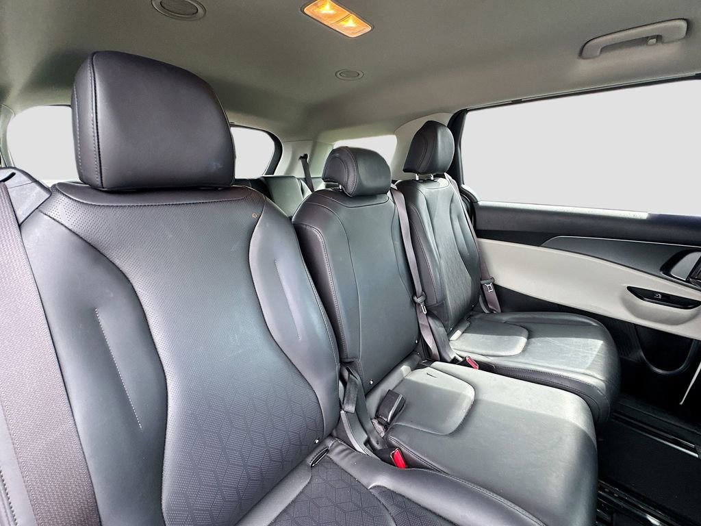 Certified 2022 Kia Carnival LX image 24
