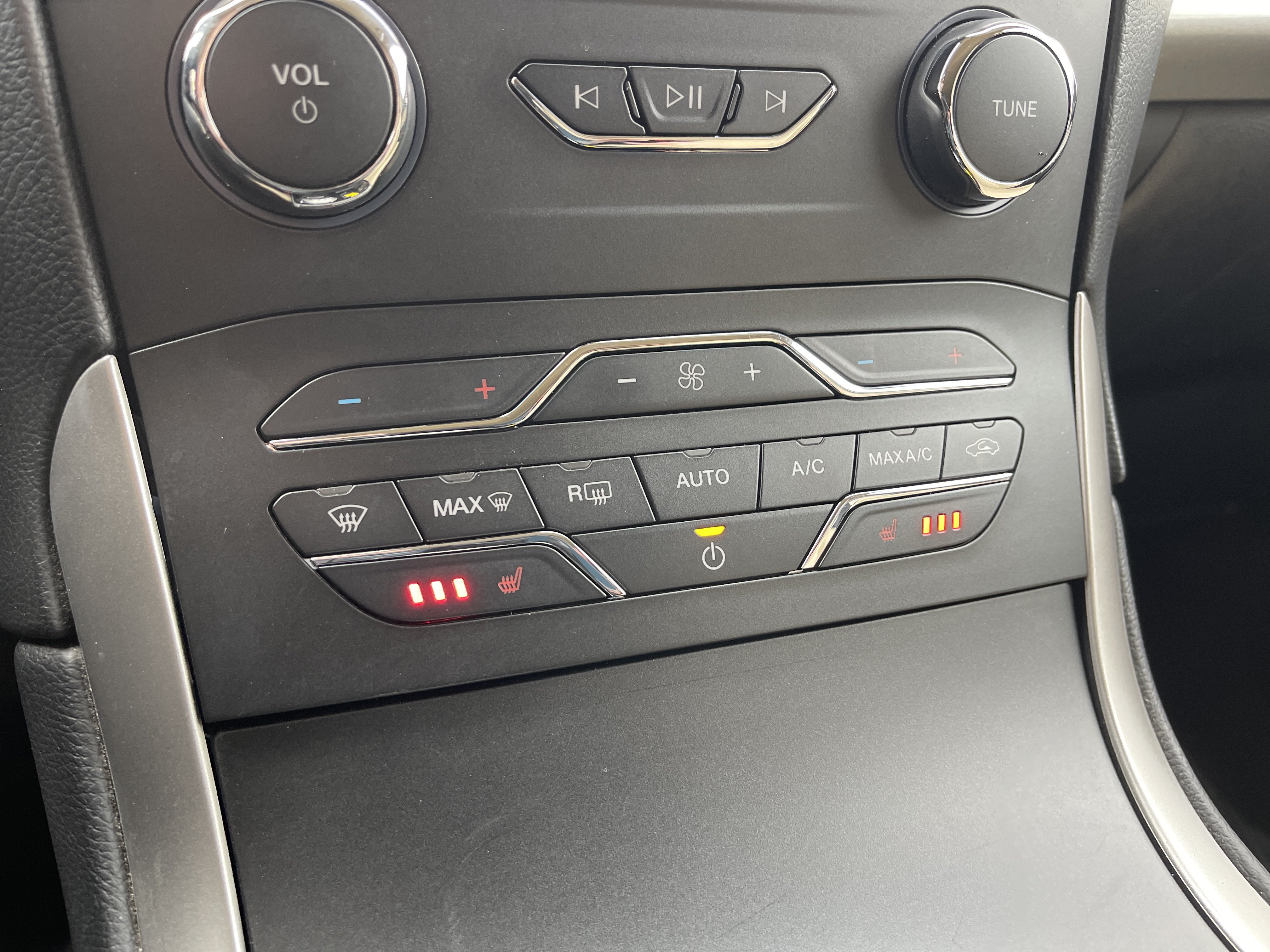 Used 2019 Ford Edge SEL w/ Equipment Group 201A AWD/4WD image 19