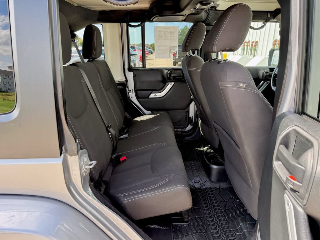 Used 2017 Jeep Wrangler Unlimited Sahara AWD/4WD image 19
