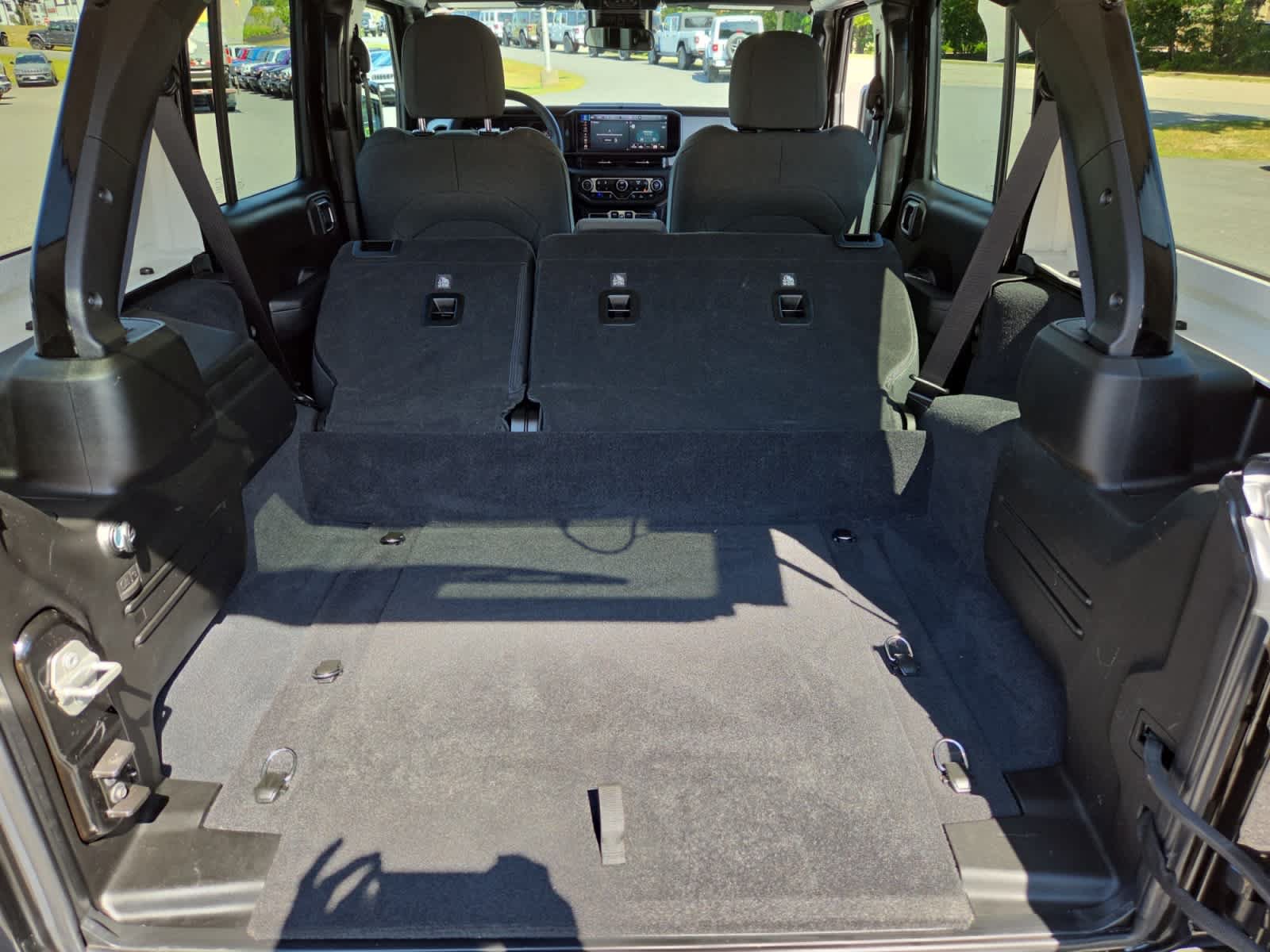 Used 2024 Jeep Wrangler Unlimited w/ Convenience Group AWD/4WD image 22