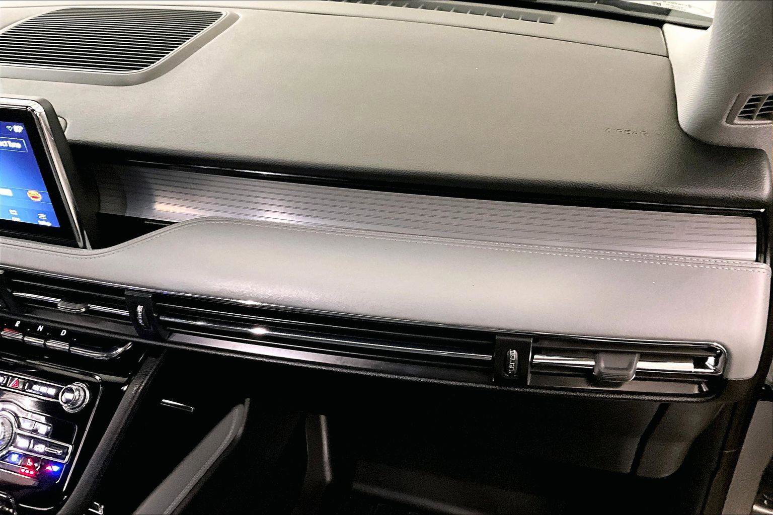 Used 2021 Lincoln Corsair AWD w/ Equipment Group 101A image 15