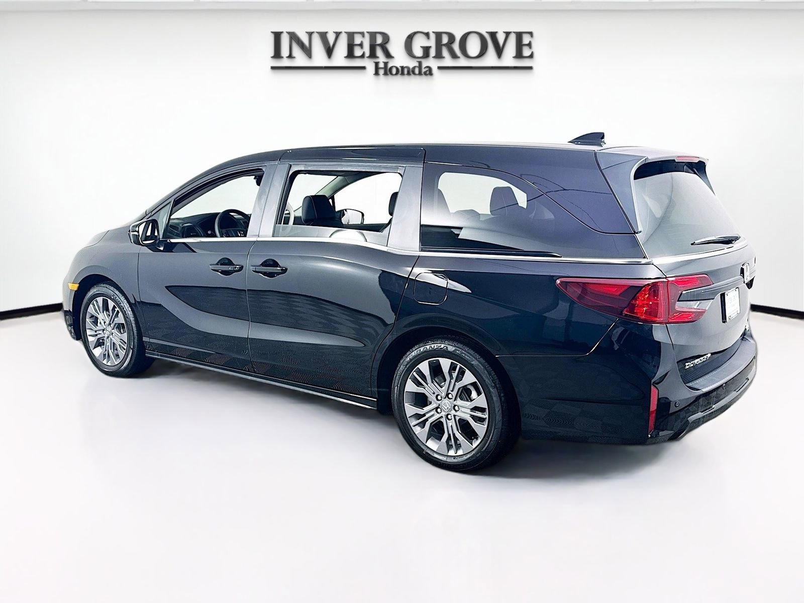 Certified 2026 Honda Odyssey Touring image 7