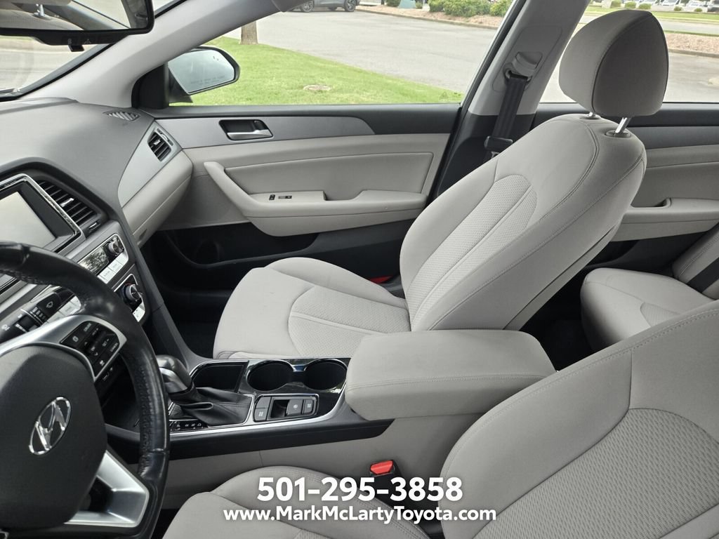 Used 2019 Hyundai Sonata SEL w/ Tech Package 02 FWD image 2