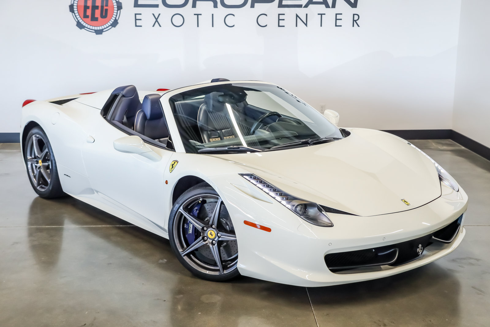 Used 2015 Ferrari 458 Spider RWD image 2
