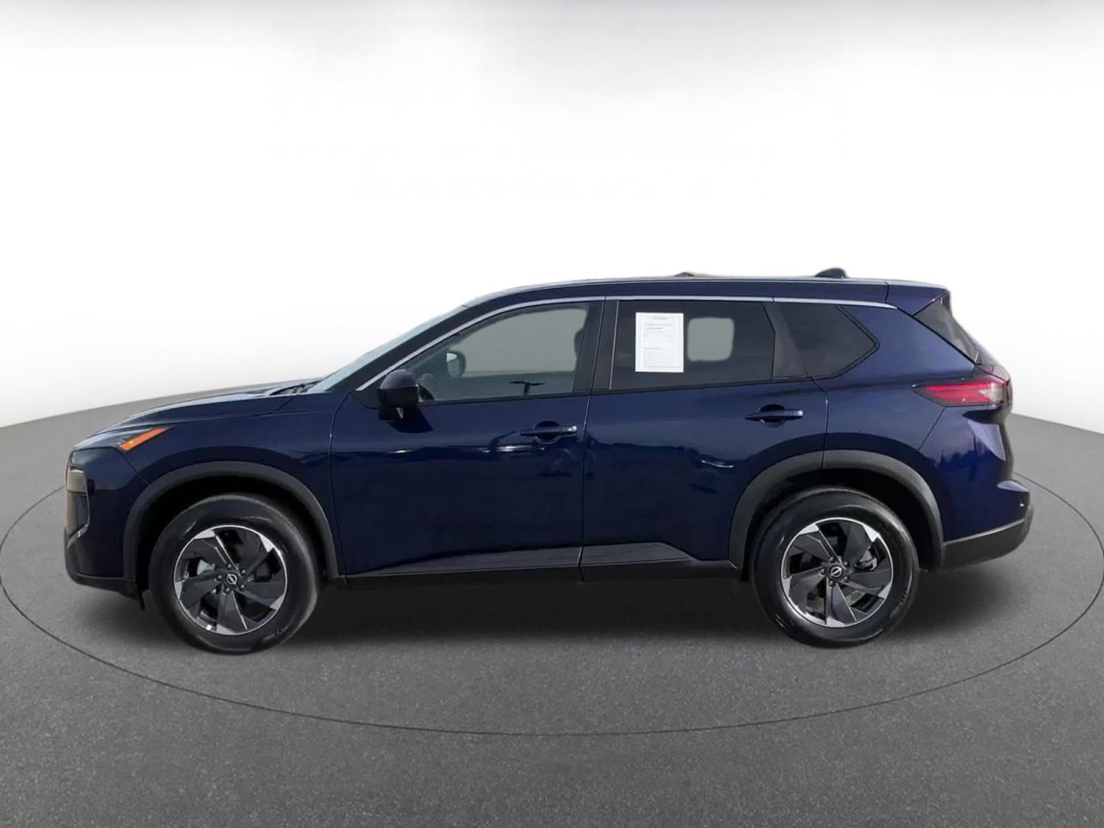 Used 2025 Nissan Rogue SV image 9