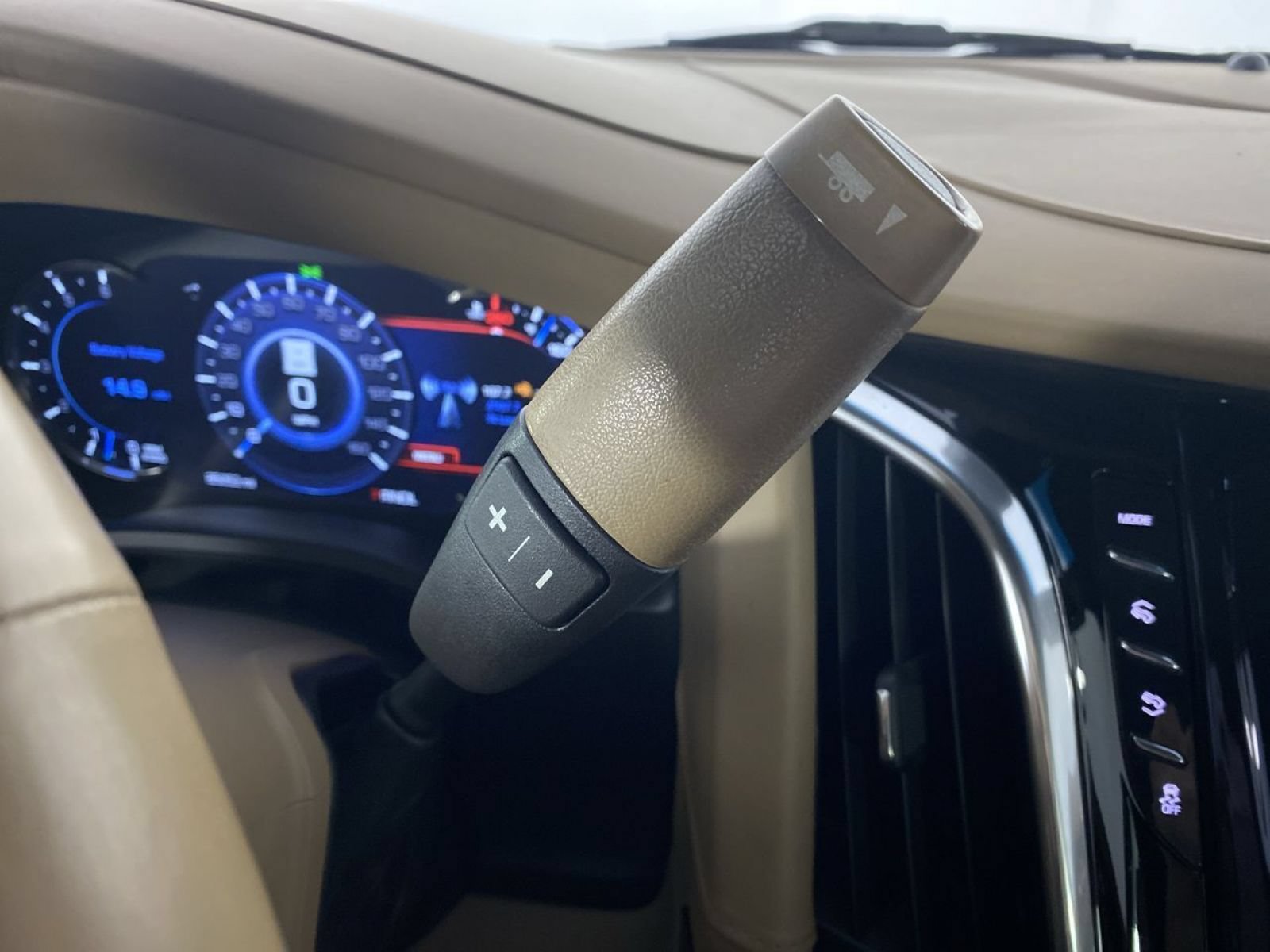 Certified 2020 Cadillac Escalade Platinum AWD/4WD image 8