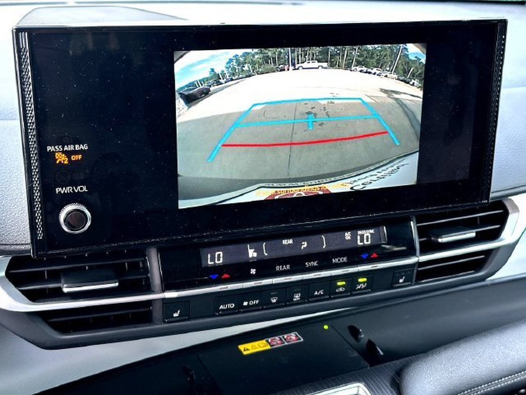 Used 2025 Toyota Sienna XLE FWD image 15