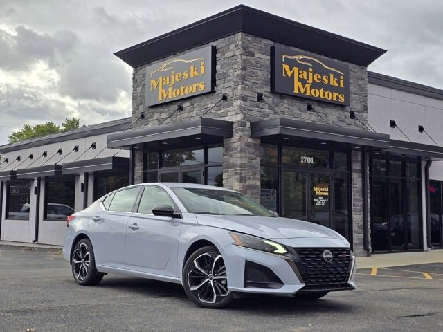 Used 2024 Nissan Altima 2.5 SR