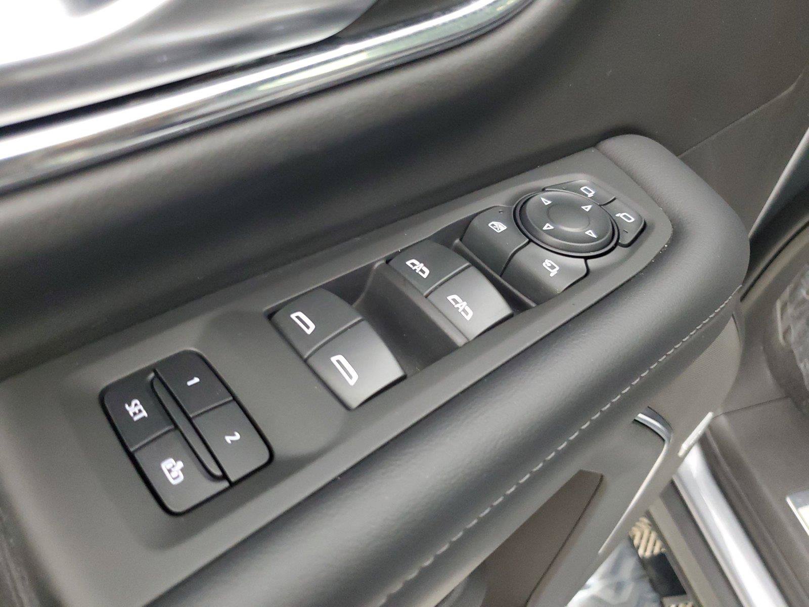 Used 2022 Chevrolet Tahoe Z71 w/ Luxury Package AWD/4WD image 19