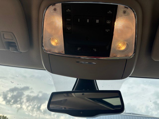 Used 2012 Jeep Grand Cherokee Limited image 16