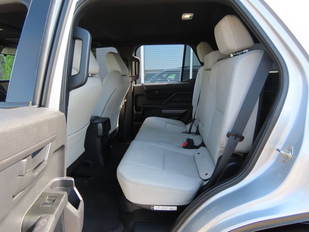 Used 2025 Toyota 4Runner SR5 AWD/4WD image 24