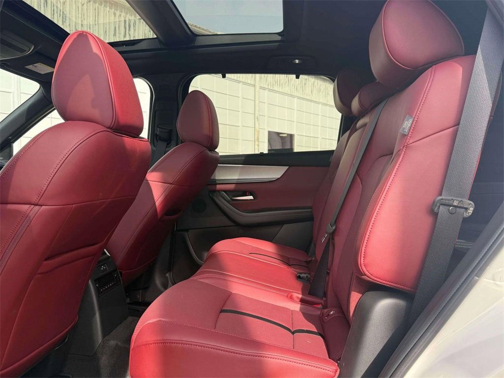 Certified 2025 MAZDA CX-70 Plug-In Hybrid w/ Premium Plus image 23